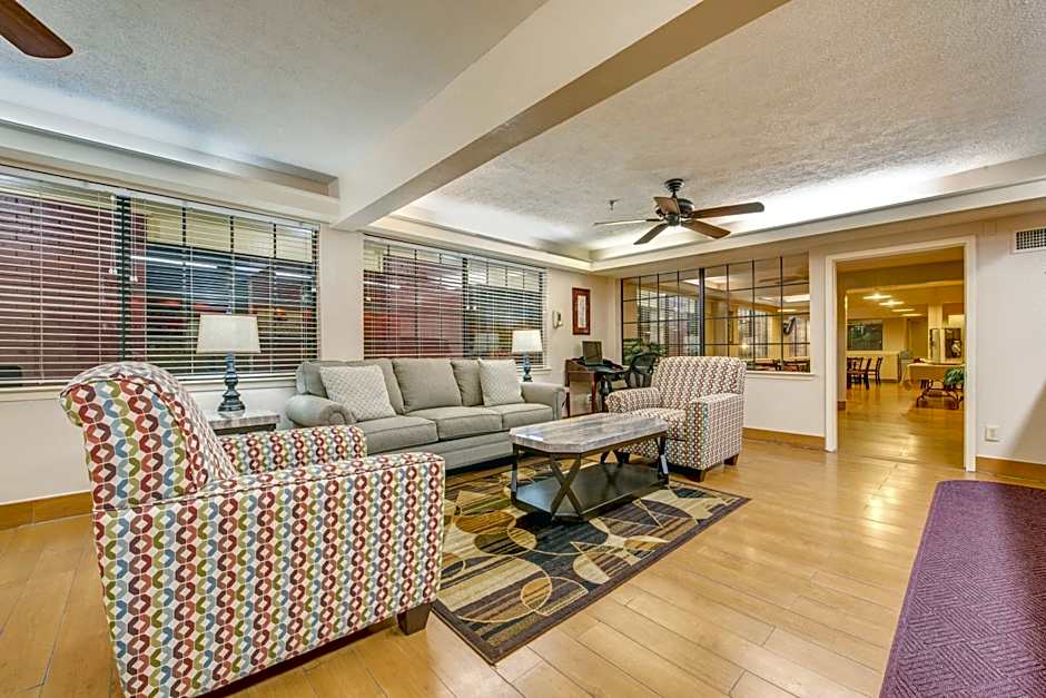 Days Inn by Wyndham College Station University Drive