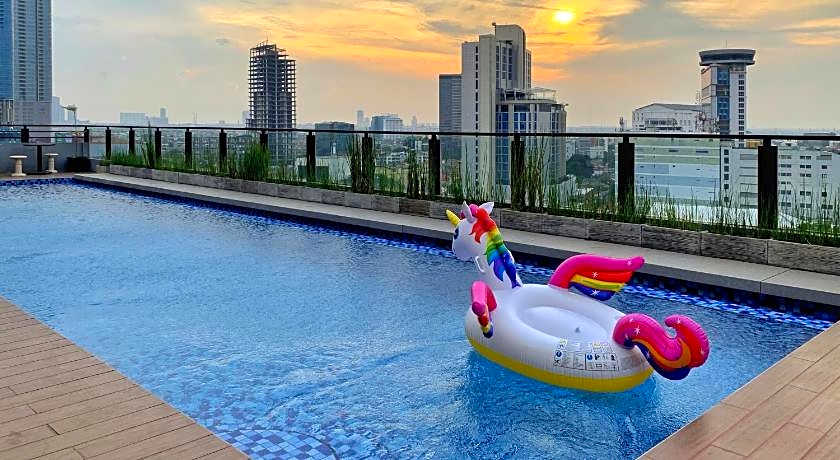 Surabaya River View Hotel