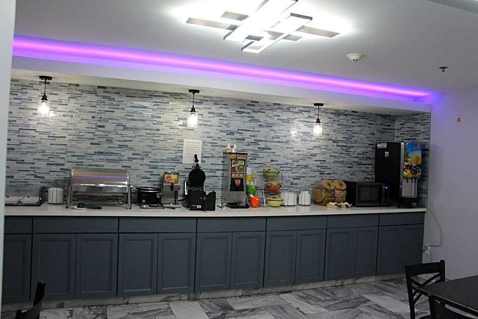 Douglas Inn & Suites Cleveland