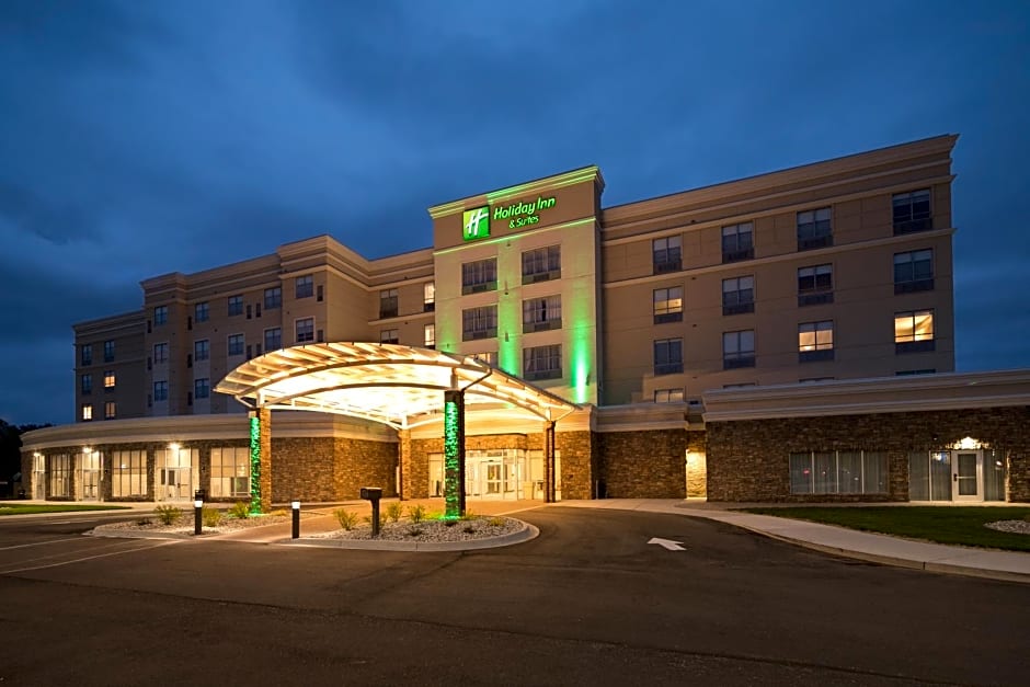 Holiday Inn & Suites - Detroit - Troy, an IHG Hotel