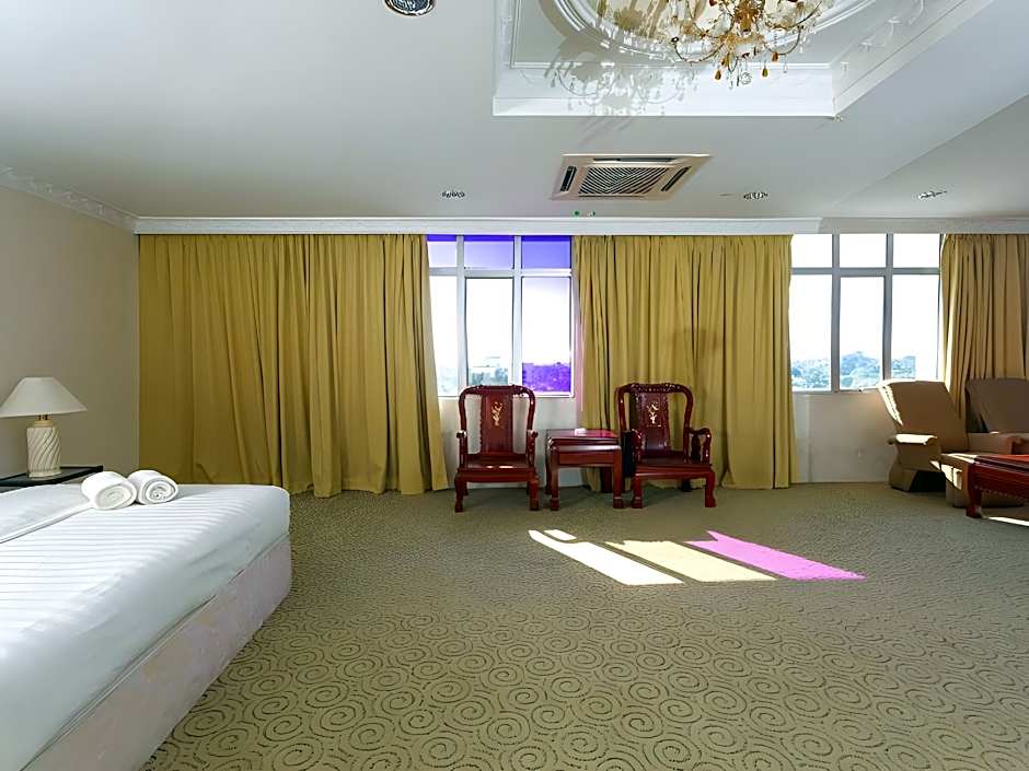 OYO 89619 De Choice Hotel