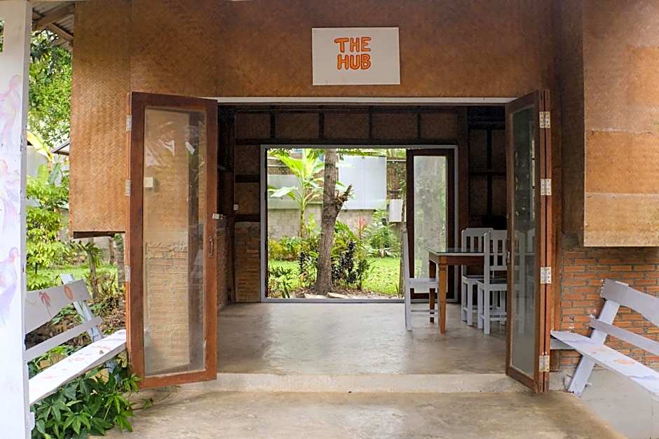 Art House at Chiangdao - Waterlily House
