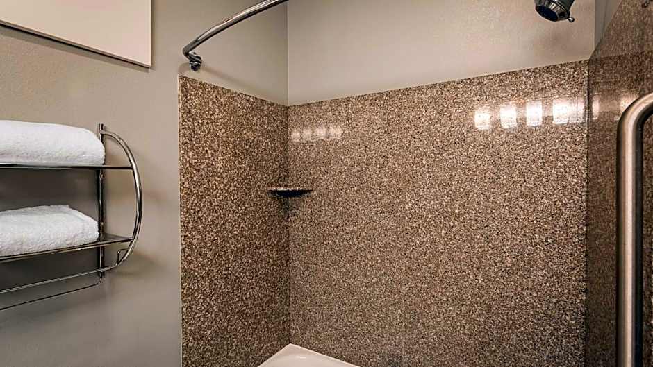 Best Western Plus New Cumberland Inn & Suites