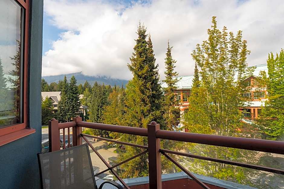 Alpenglow Lodge Family & Work Retreat by MVA