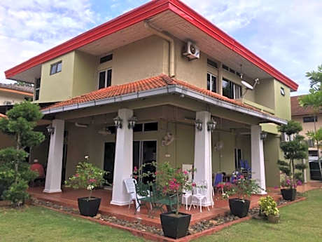 CasaPelindung Guesthouse