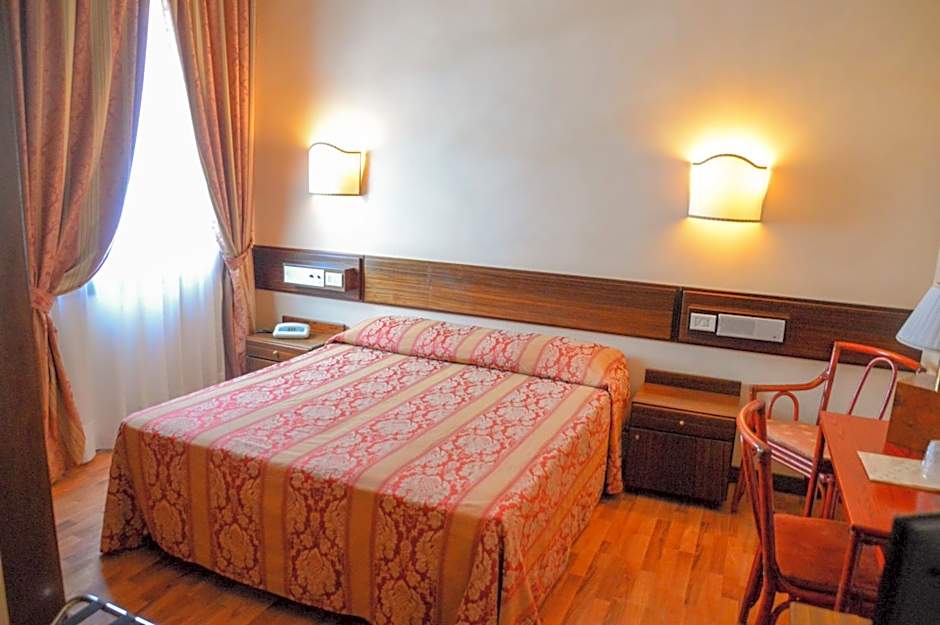 Photo 1 of 5 of Double Room