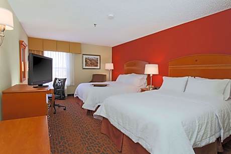 Accessible - 2 Queen Mobility Accessible Bathtub Microwave Fridge Wi-Fi Non-Smoking Full Breakfast