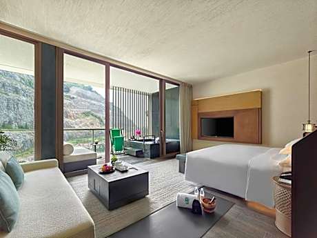 Standard Twin Room with Mountain View