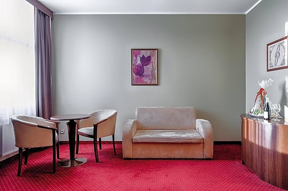 Grand Royal Hotel