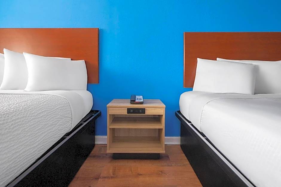 Super 8 by Wyndham Portsmouth - Norfolk