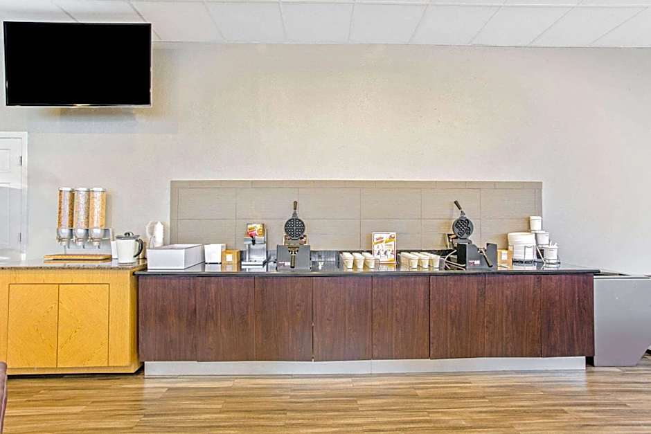 La Quinta Inn & Suites by Wyndham And Conference Center San Angelo