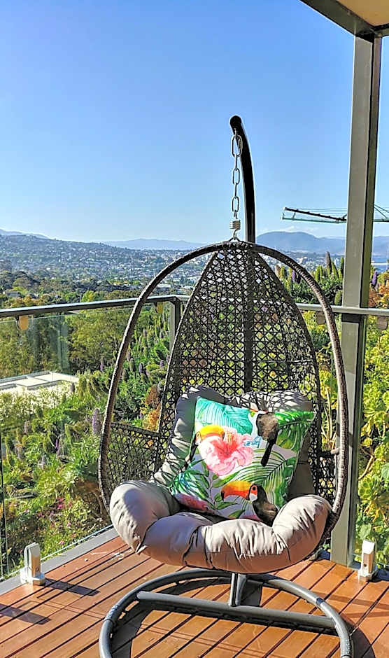 The View 2 bed unit with stunning Hobart outlook