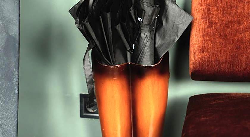 Zorba&Bond Hotel on the 8th