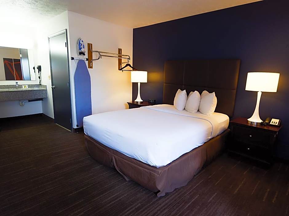 SilverStone Inn North Spokane