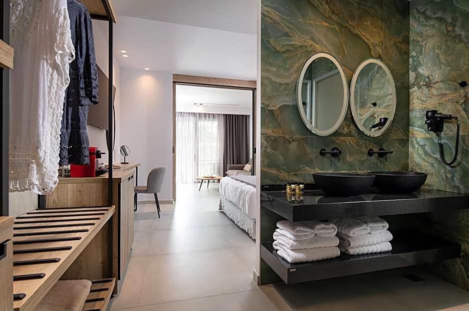 Lagomandra Luxury Suites with Private Pools