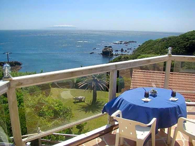 hotel cliff-side