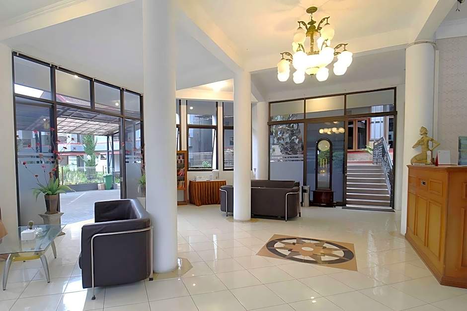Tripletree Sinergi Hotel Tretes
