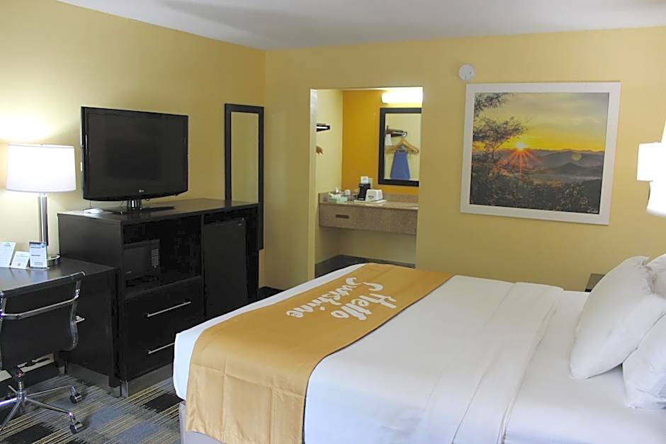 Days Inn by Wyndham Canton