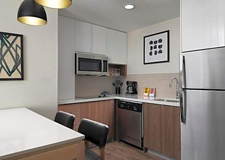 One-Bedroom Suite with Two Queen Beds