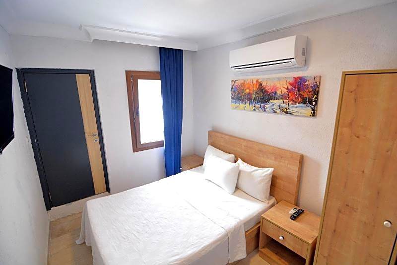 Ados Hotel