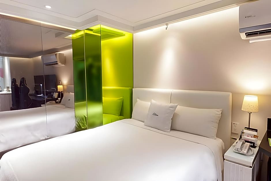 I Hotel
