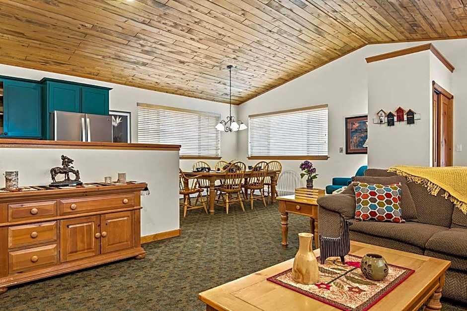 Box Canyon Lodge and Hot Springs