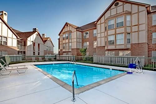 Hawthorn Suites by Wyndham Detroit Warren