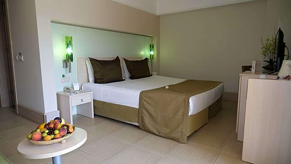 Ambassador Plaza Hotel - All Inclusive