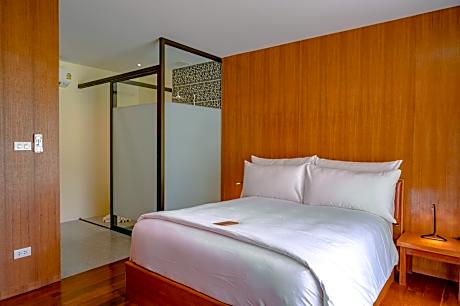 Pool Access Queen Bed