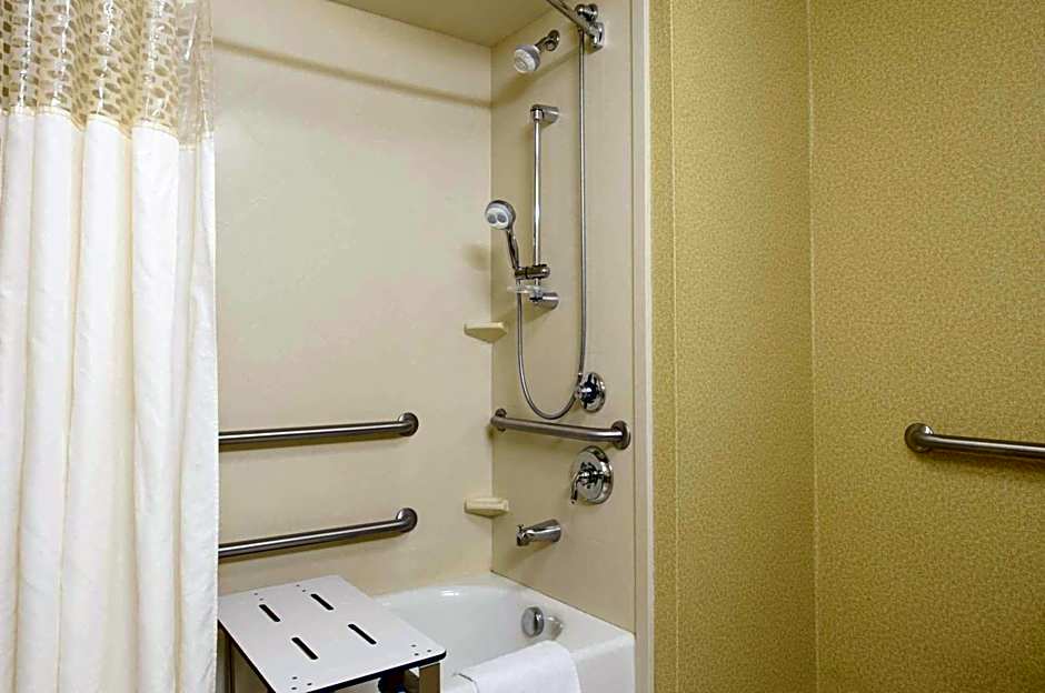 Hampton Inn By Hilton & Suites Moline-Quad City International Airport, Il