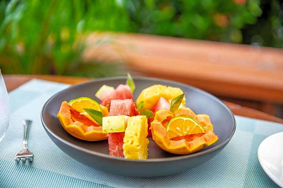 Tanoa Waterfront Hotel