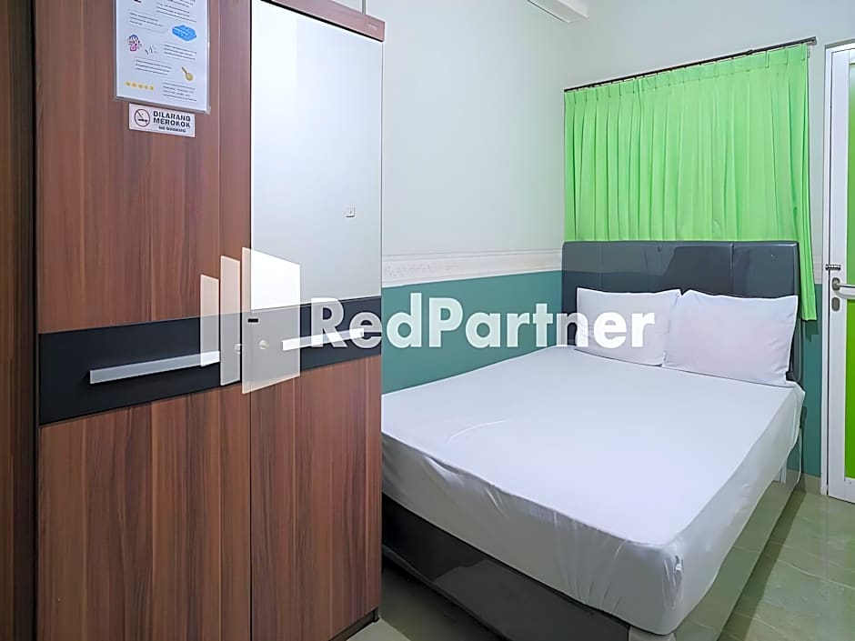 Pondok Hijau Syariah Mitra RedDoorz @ Citraland Surabaya