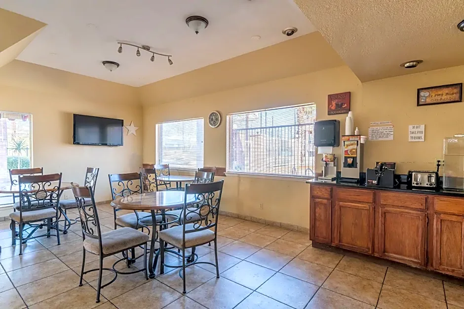 Econo Lodge Inn & Suites Downtown San Antonio