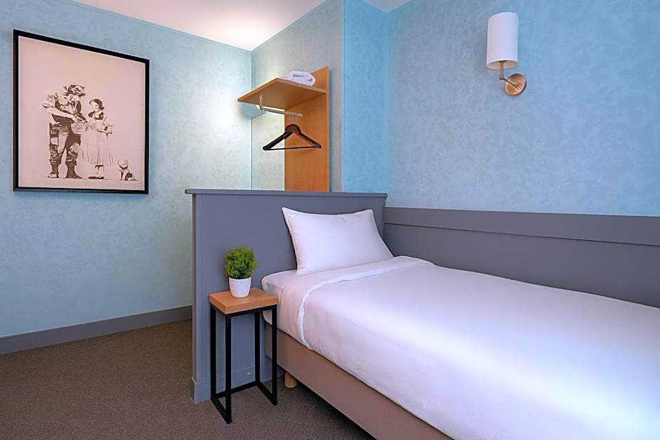 Walled off Hotel Paris