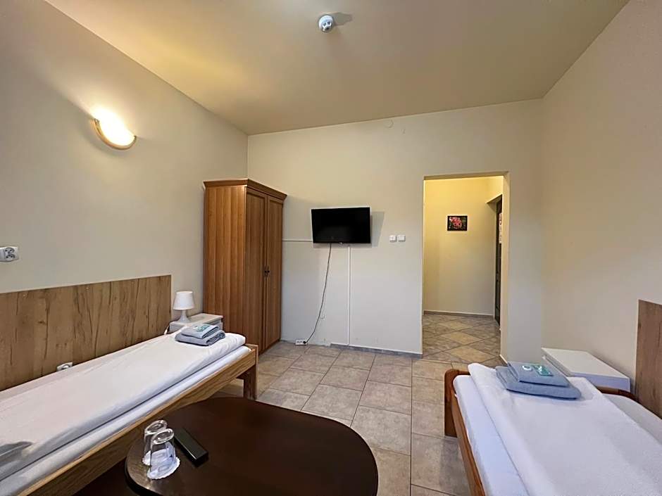 ETNA - Hostel -Noclegi Rzeszów 24 Pokoje -PARKING-