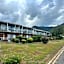 Mountain Creek Motel Bar & Restaurant