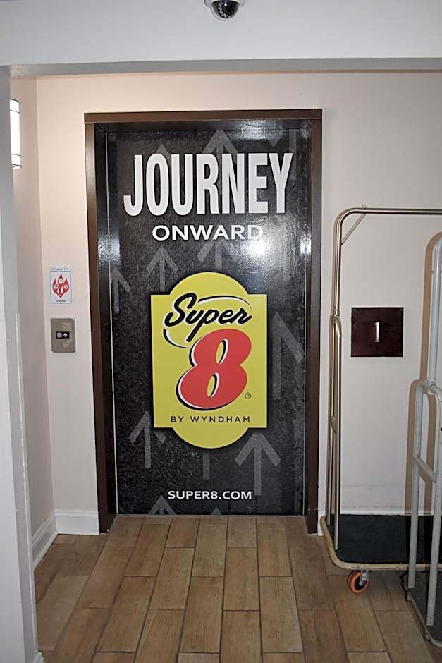 Super 8 by Wyndham La Vale/Cumberland Area