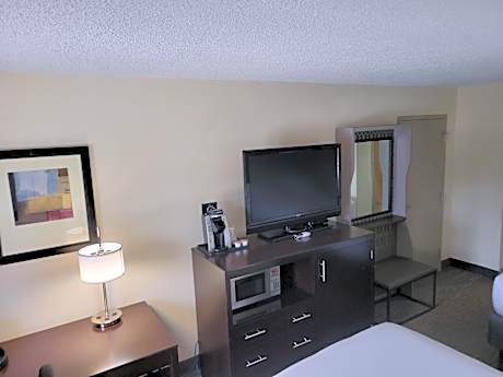 King Room - Mobility Access/Hearing Accessible