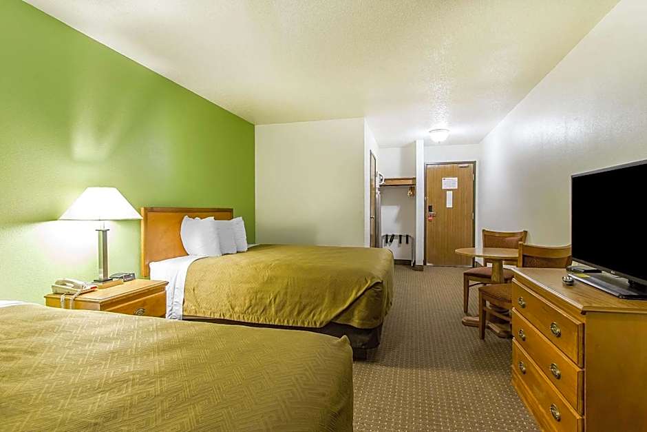 Econo Lodge & Suites Pekin
