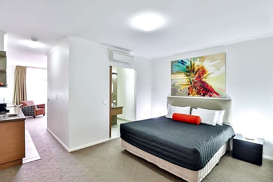 Indulge Apartments - Ontario