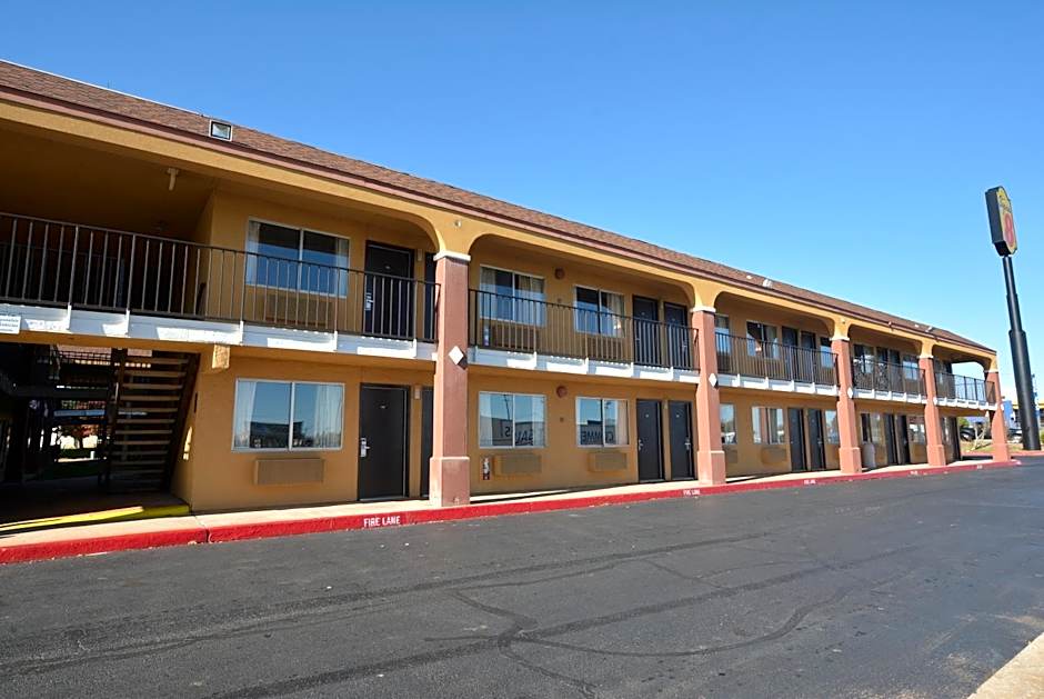 Super 8 by Wyndham Midwest City OK