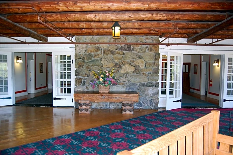 Glacier Park Lodge