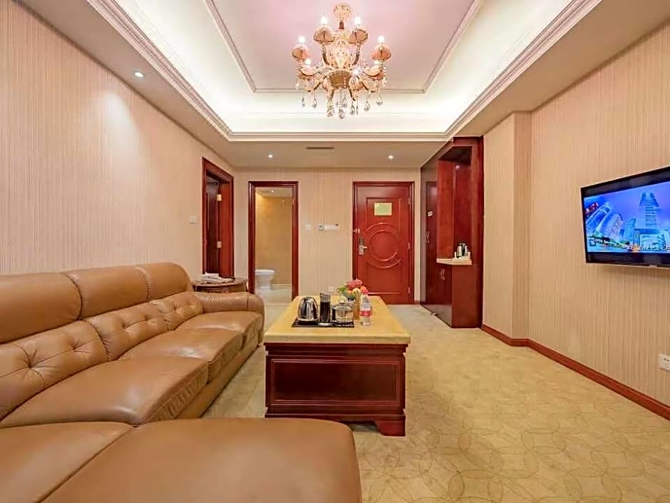 Vienna Hotel Shenzhen Bao'an Qianjin Road 1st Baotian Road Metro Station