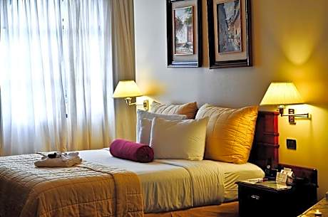 Large Queen Room - Smoking