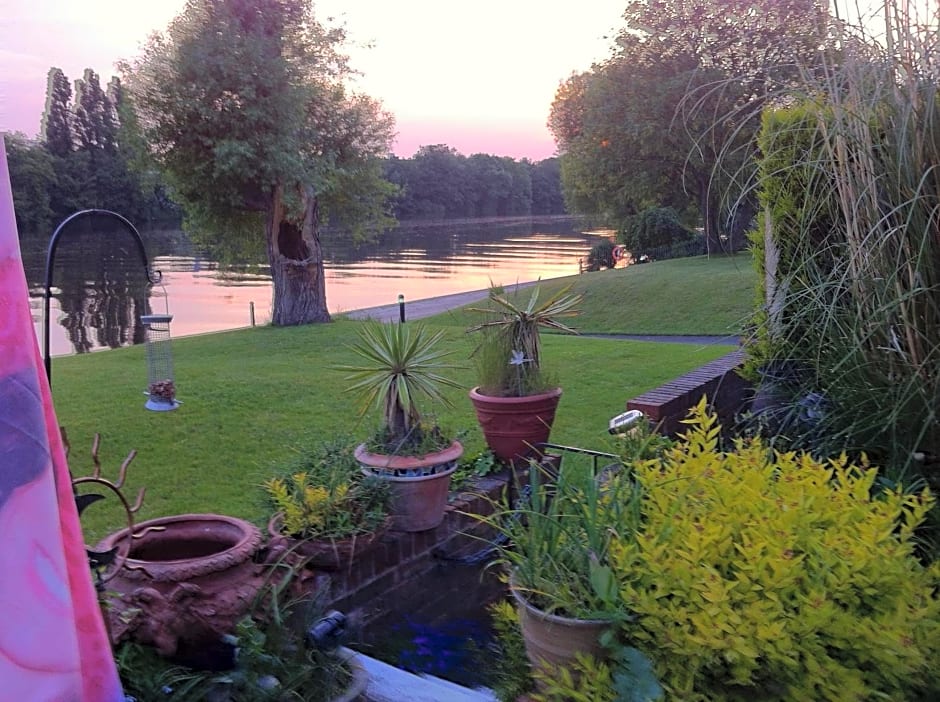 Chiswick Riviera with free parking