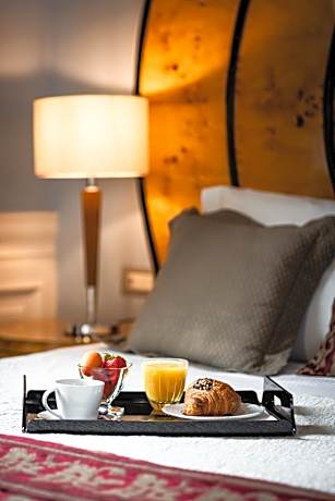 Deluxe King Room with City View