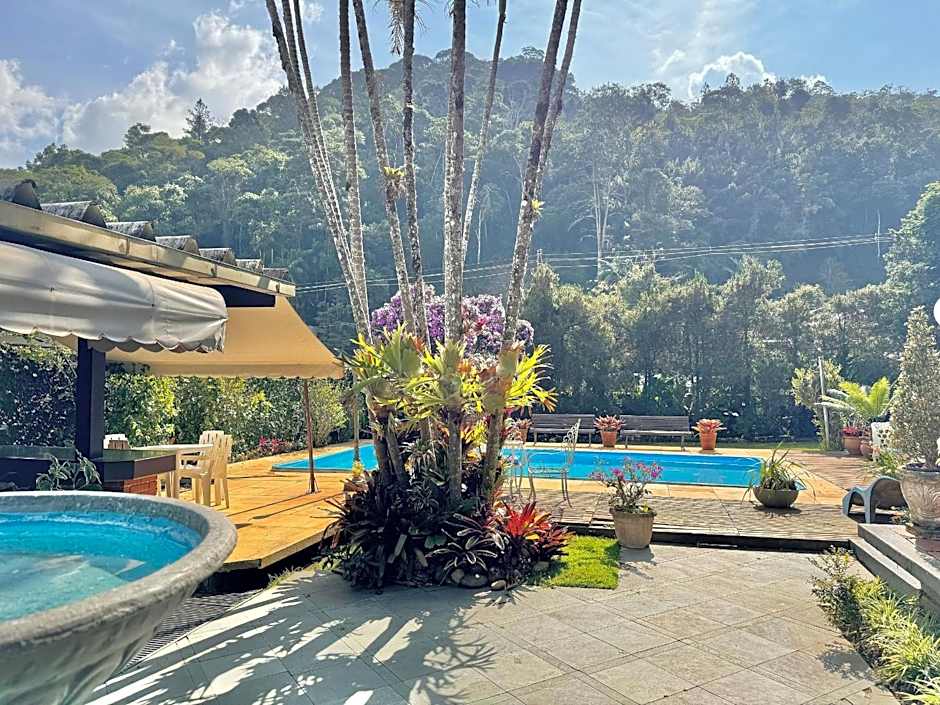 Casa com Piscina e Área Gourmet em Mury