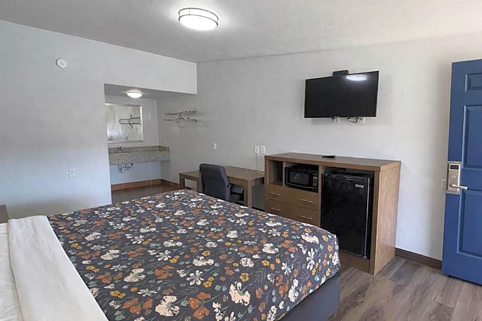 American Inn & Suites