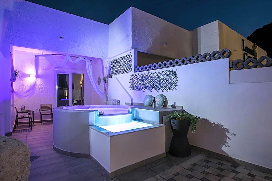 CASA MIKELE by Sarikas - SEA SIDE SUITES and STUDIOS -adults only