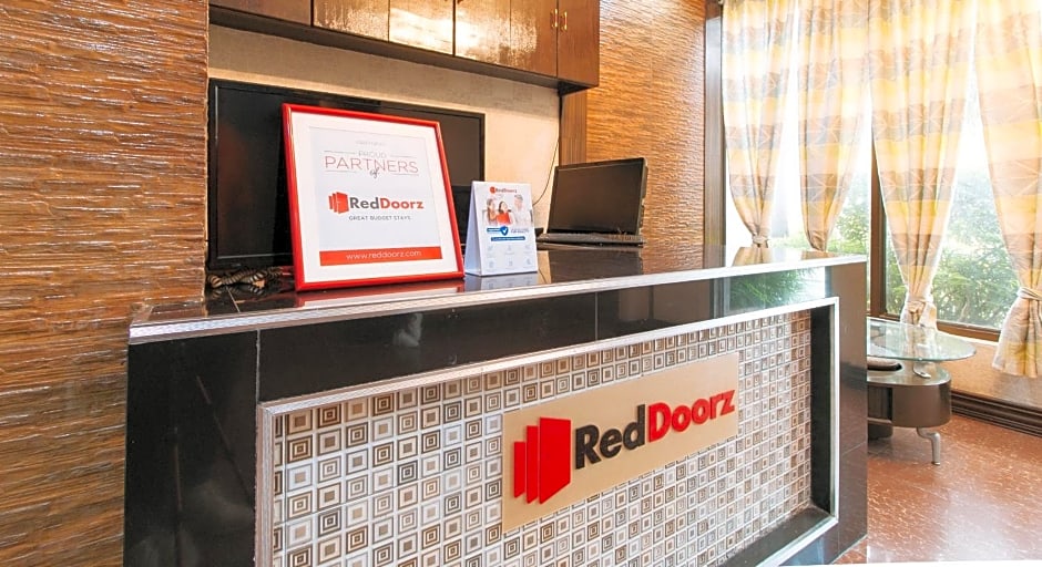 RedDoorz Plus @ Robinson's Circle (Quarantine Hotel)